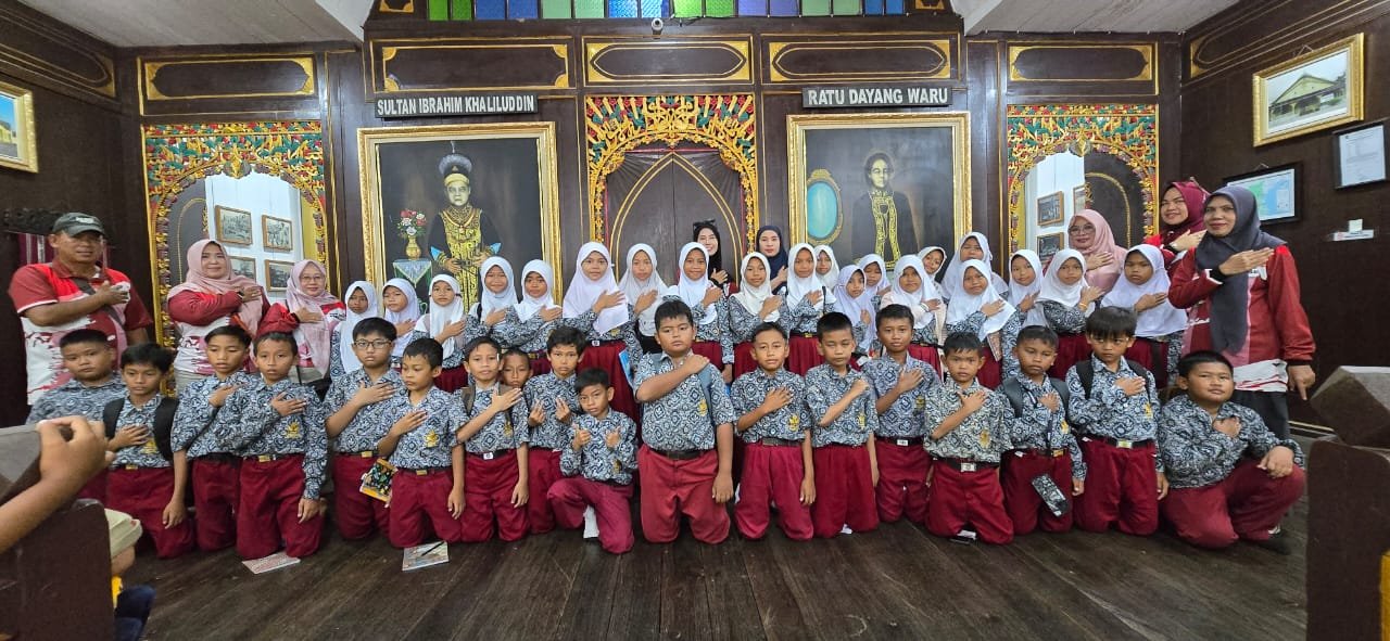 Study Tour from SD Negeri 001 Babulu to Sadurengas Museum