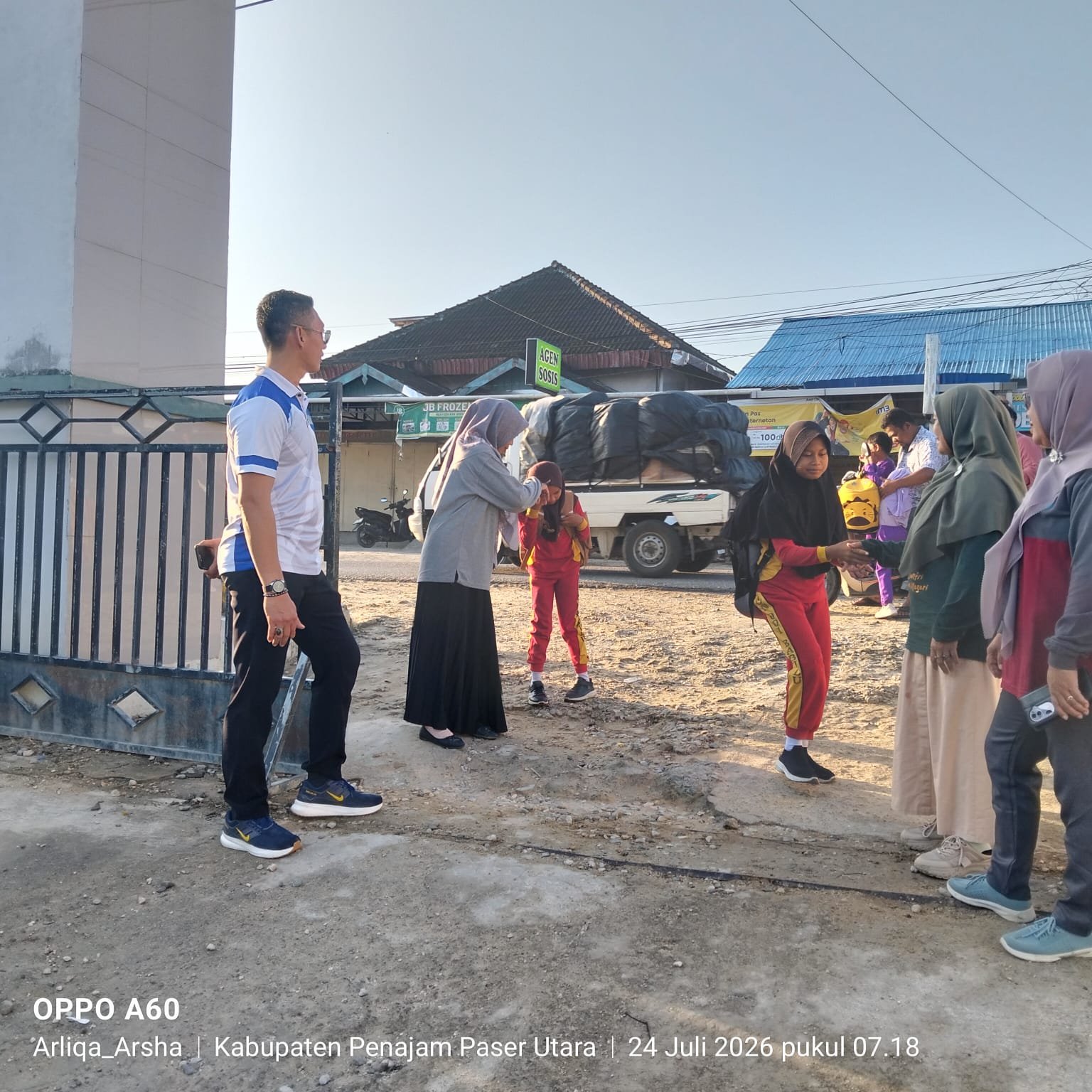 Morning Duty, the Beginning of a Spirited Learning Day at SD Negeri 001 Babulu